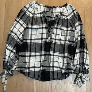 White House Black Market Women Plaid Black & White Blouse w/ Tied Sleeves Sz 12